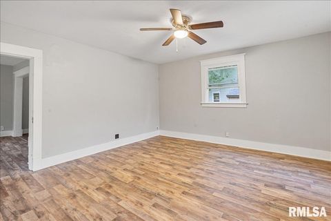 Tiny photo for 1220 COLLEGE Avenue, Davenport, IA 52803 (MLS # QC4267632)