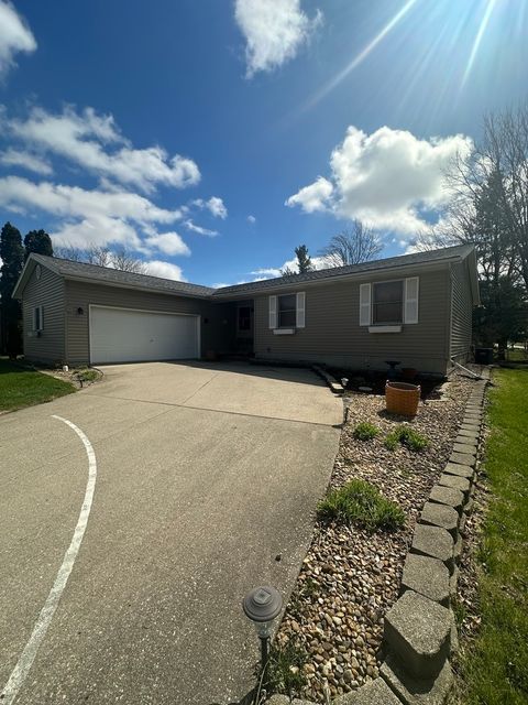 Photo of 610 Kelley Drive, Heyworth, IL 61745 (MLS # 12603225)