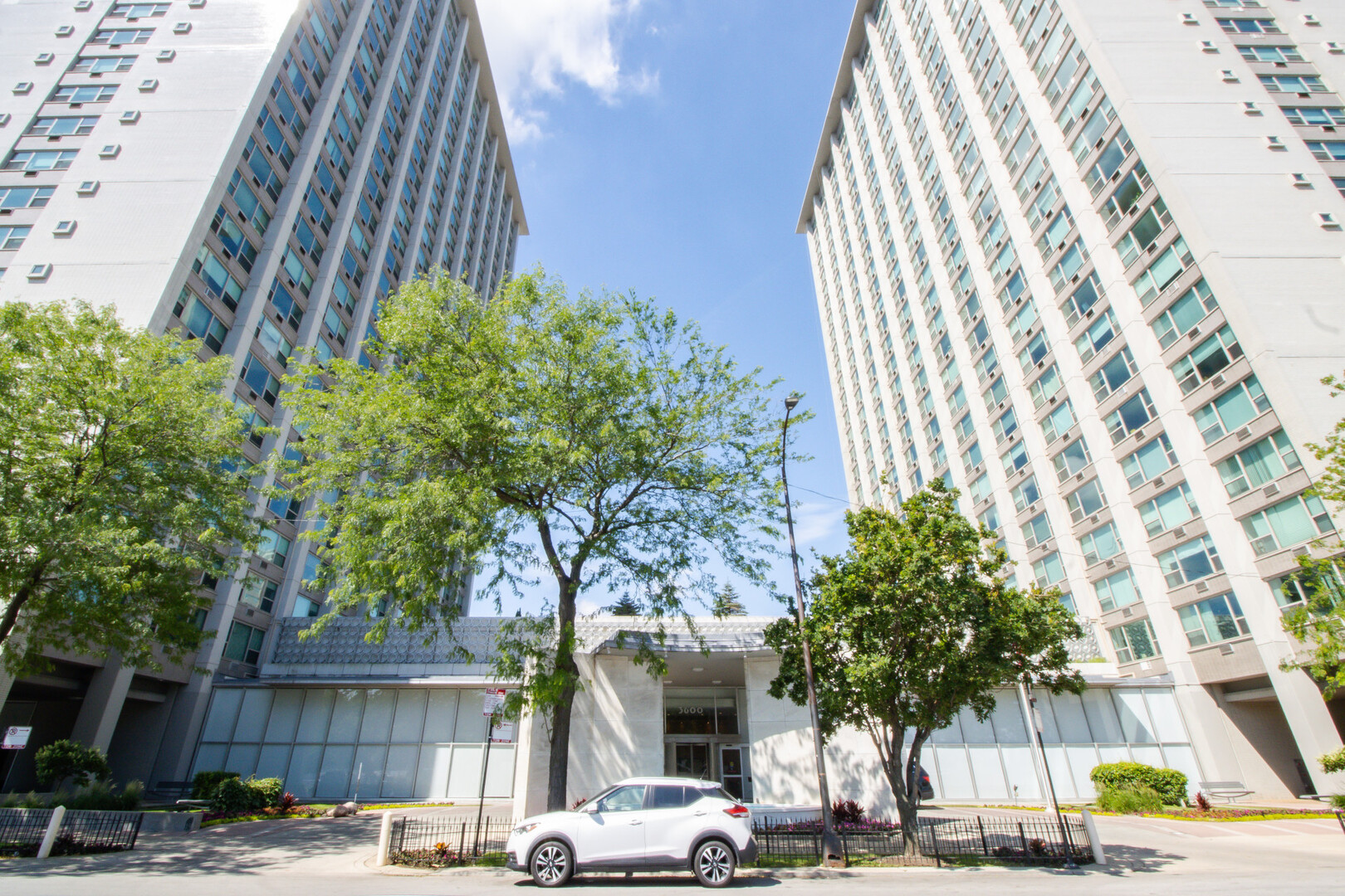 3600 N Lake Shore Drive 1320