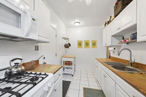 Tiny photo for 908 W Sunnyside Avenue #2C, Chicago, IL 60640 (MLS # 12576577)