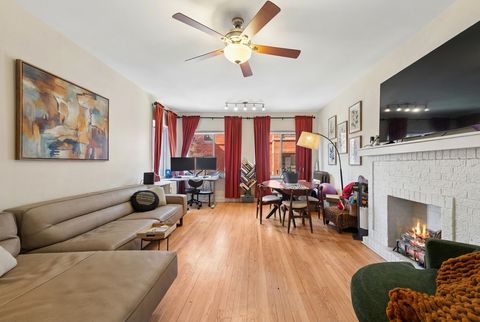 Tiny photo for 908 W Sunnyside Avenue #2C, Chicago, IL 60640 (MLS # 12576577)