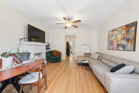 Tiny photo for 908 W Sunnyside Avenue #2C, Chicago, IL 60640 (MLS # 12576577)