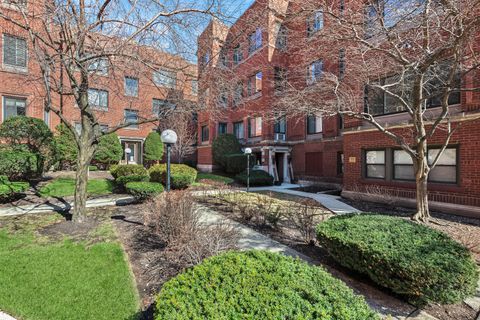 Tiny photo for 908 W Sunnyside Avenue #2C, Chicago, IL 60640 (MLS # 12576577)