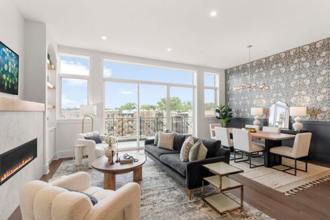 Tiny photo for 1426 W IRVING PARK Road #4, Chicago, IL 60613 (MLS # 12486356)