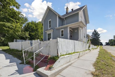 Tiny photo for 201 N Hinkley Avenue, Rockford, IL 61101 (MLS # 12539506)