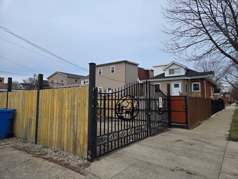 Tiny photo for 1400 N LOTUS Avenue, Chicago, IL 60651 (MLS # 12605086)