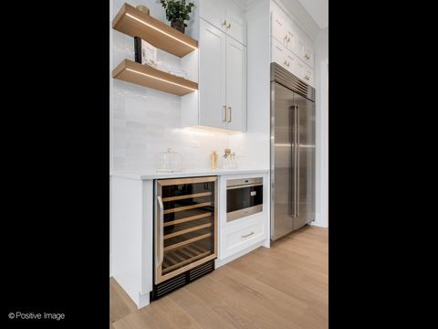 Tiny photo for 104 N Evergreen Avenue, Elmhurst, IL 60126 (MLS # 12517159)