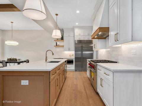 Tiny photo for 104 N Evergreen Avenue, Elmhurst, IL 60126 (MLS # 12517159)