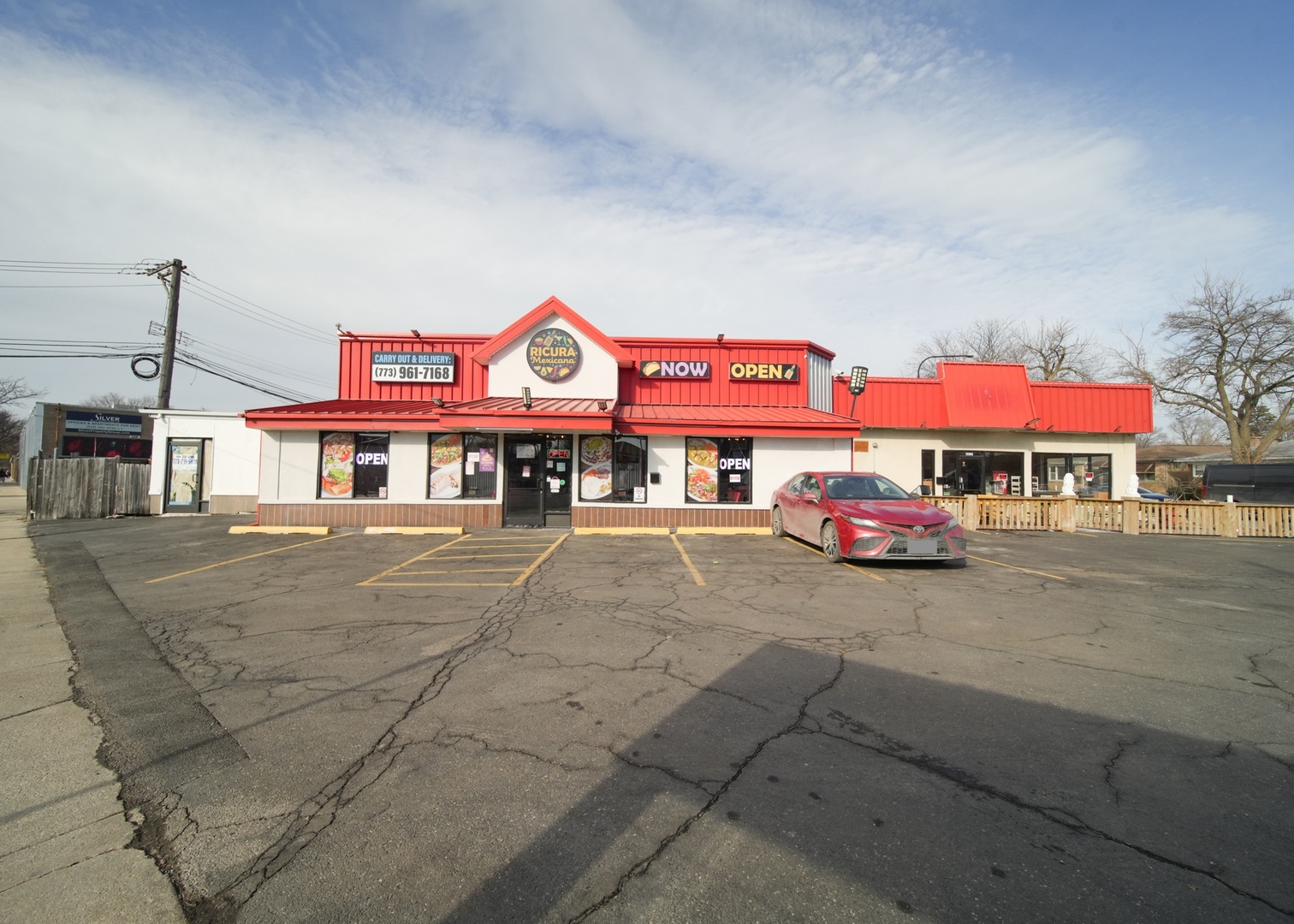 5737 N Lincoln Avenue