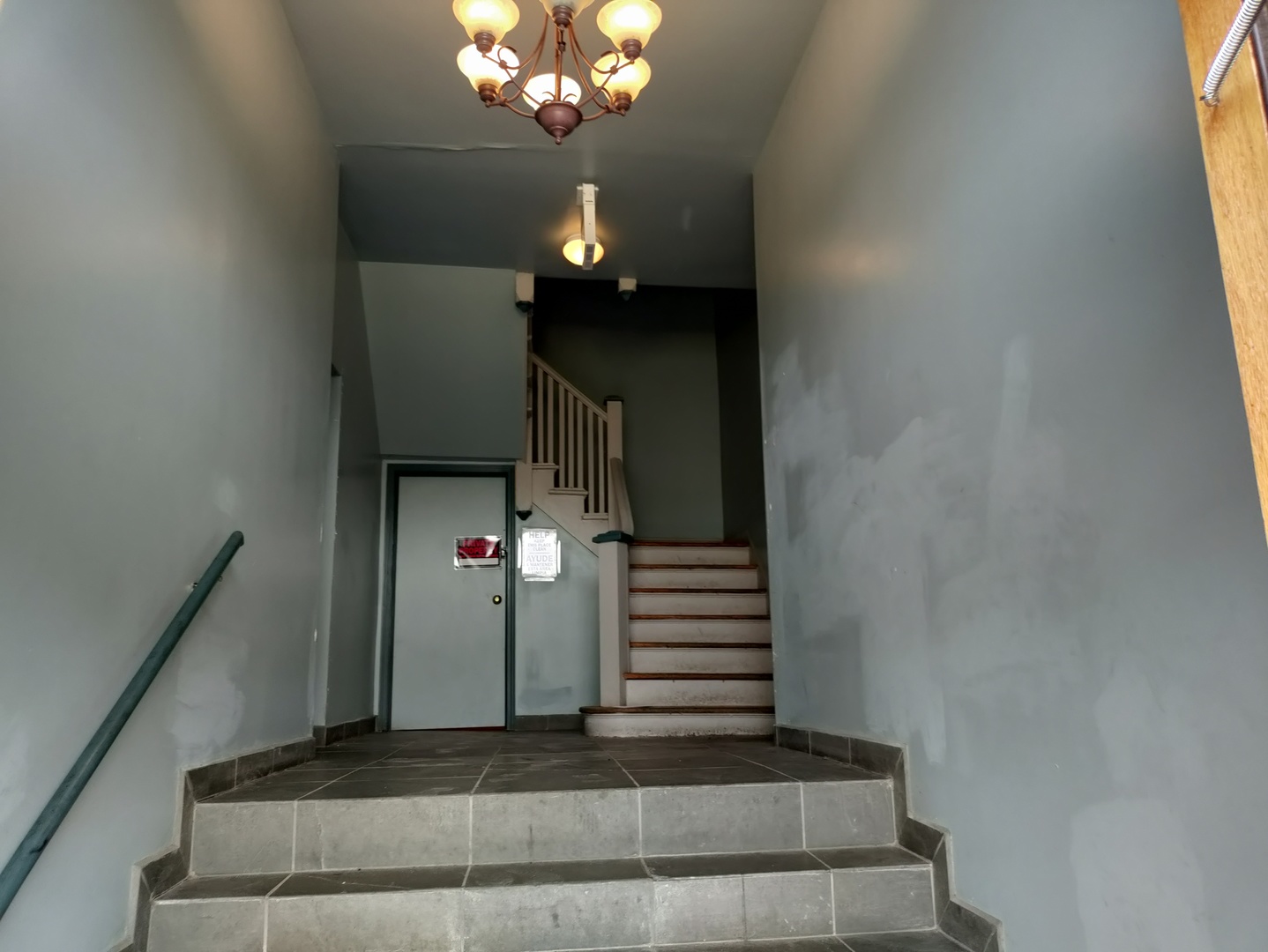 501-505 W 60 Place