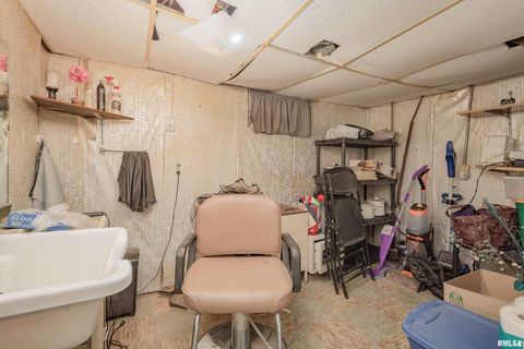 Tiny photo for 3228 SUNNYSIDE Avenue, Davenport, IA 52802 (MLS # QC4269712)