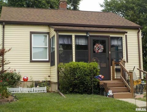 Tiny photo for 3228 SUNNYSIDE Avenue, Davenport, IA 52802 (MLS # QC4269712)