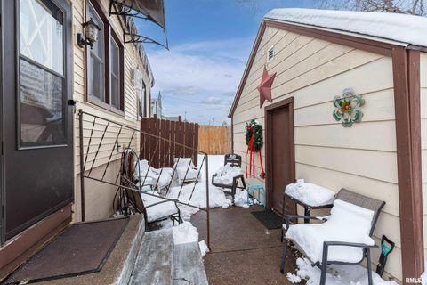 Tiny photo for 3228 SUNNYSIDE Avenue, Davenport, IA 52802 (MLS # QC4269712)