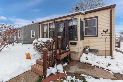 Tiny photo for 3228 SUNNYSIDE Avenue, Davenport, IA 52802 (MLS # QC4269712)