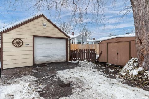 Tiny photo for 3228 SUNNYSIDE Avenue, Davenport, IA 52802 (MLS # QC4269712)