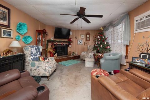 Tiny photo for 3228 SUNNYSIDE Avenue, Davenport, IA 52802 (MLS # QC4269712)