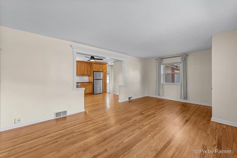 Tiny photo for 1621 W Joyce Avenue, McHenry, IL 60051 (MLS # 12454665)