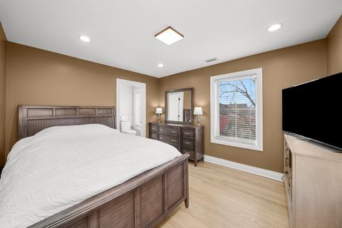 Tiny photo for 1192 CLARENCE Avenue #1, Oak Park, IL 60304 (MLS # 12548705)