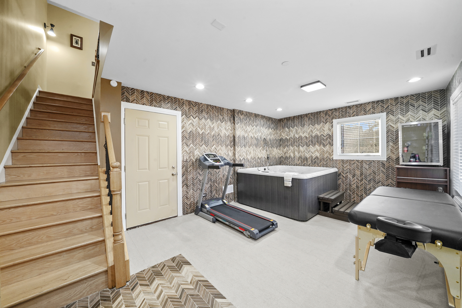 1192 CLARENCE Avenue 1