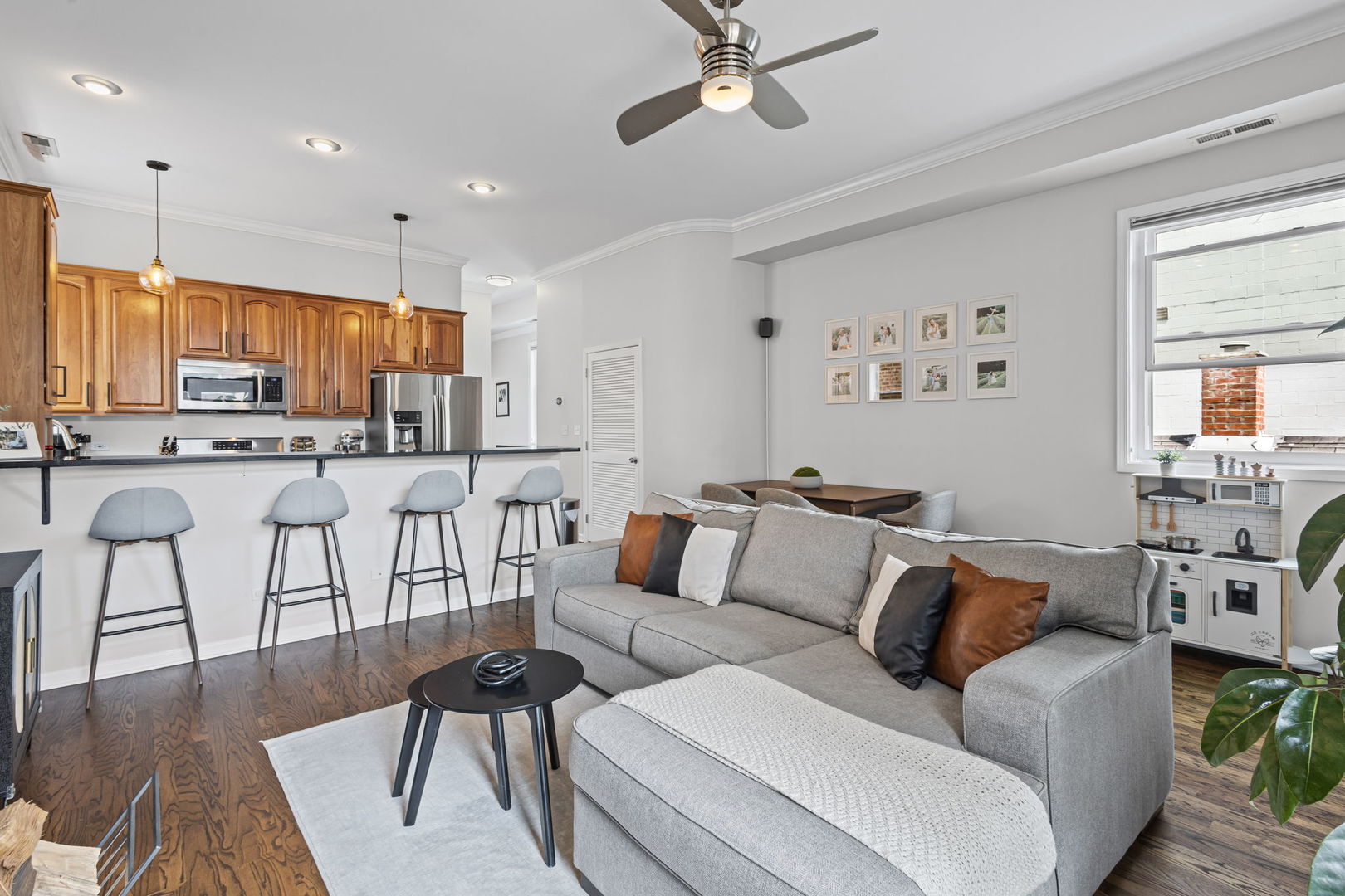 1942 W Armitage Avenue 2