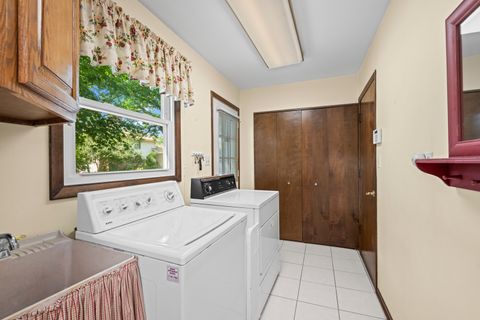 Tiny photo for 1507 W Plymouth Drive, Arlington Heights, IL 60004 (MLS # 12439478)