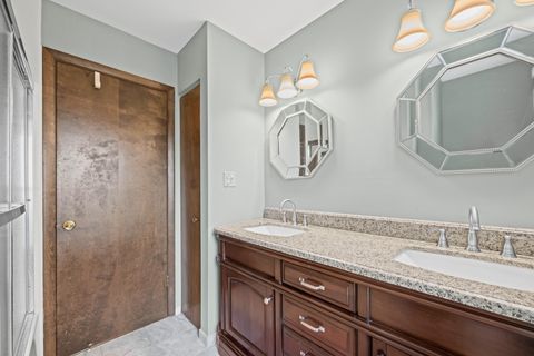 Tiny photo for 1507 W Plymouth Drive, Arlington Heights, IL 60004 (MLS # 12439478)