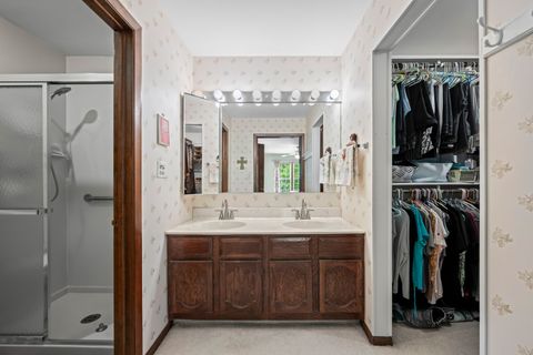 Tiny photo for 1507 W Plymouth Drive, Arlington Heights, IL 60004 (MLS # 12439478)