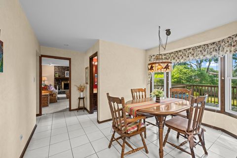 Tiny photo for 1507 W Plymouth Drive, Arlington Heights, IL 60004 (MLS # 12439478)