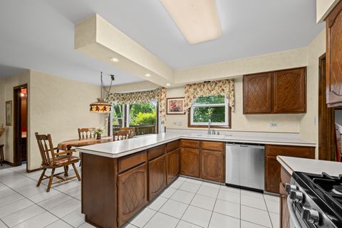 Tiny photo for 1507 W Plymouth Drive, Arlington Heights, IL 60004 (MLS # 12439478)