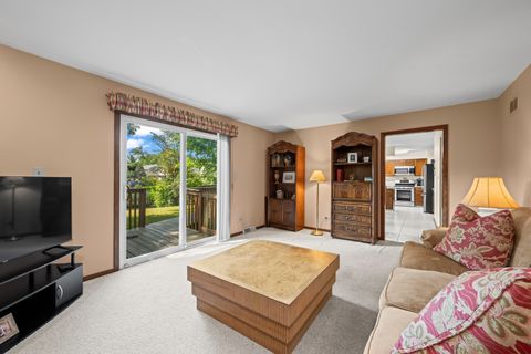 Tiny photo for 1507 W Plymouth Drive, Arlington Heights, IL 60004 (MLS # 12439478)