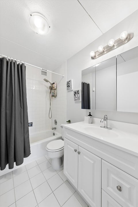Tiny photo for 2005 S Finley Road #204, Lombard, IL 60148 (MLS # 12744348)