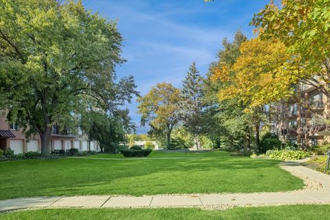 Tiny photo for 441 N Park Boulevard #2J, Glen Ellyn, IL 60137 (MLS # 12503405)