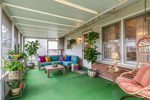 Tiny photo for 951 Lonsdale Road, Elk Grove Village, IL 60007 (MLS # 12582024)