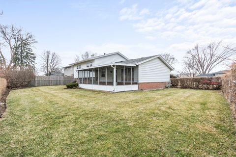 Tiny photo for 951 Lonsdale Road, Elk Grove Village, IL 60007 (MLS # 12582024)