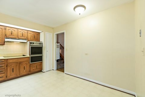 Tiny photo for 951 Lonsdale Road, Elk Grove Village, IL 60007 (MLS # 12582024)