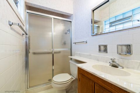 Tiny photo for 951 Lonsdale Road, Elk Grove Village, IL 60007 (MLS # 12582024)