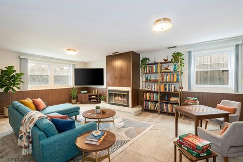 Tiny photo for 951 Lonsdale Road, Elk Grove Village, IL 60007 (MLS # 12582024)