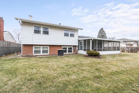 Tiny photo for 951 Lonsdale Road, Elk Grove Village, IL 60007 (MLS # 12582024)