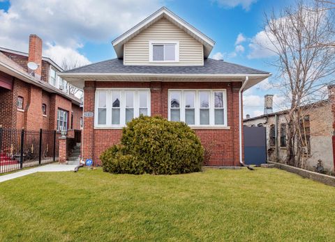 Photo of 7251 S Paxton Avenue, Chicago, IL 60649 (MLS # 12579446)