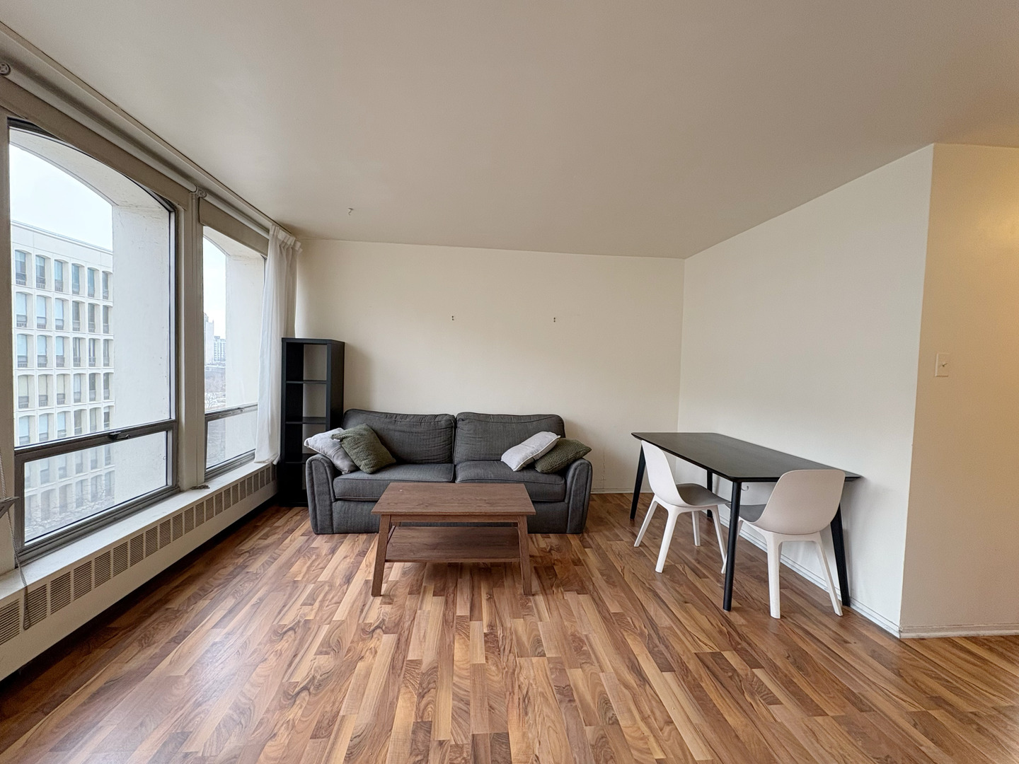 1450 E 55th Place 821S