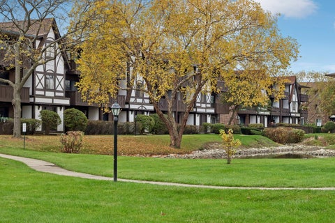 Tiny photo for 3 Timber Lane #10, Vernon Hills, IL 60061 (MLS # 12797781)
