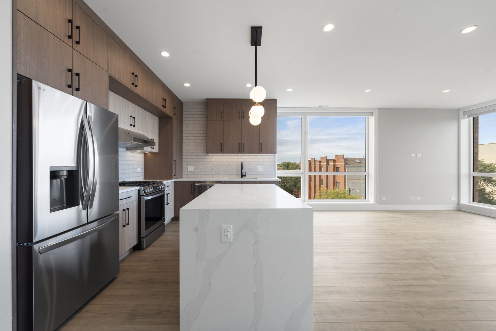 2355 W Flournoy Street 401