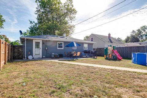 Tiny photo for 1120 Fulton Avenue, Winthrop Harbor, IL 60096 (MLS # 12463683)