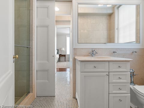 Tiny photo for 232 E WALTON Place #5E, Chicago, IL 60611 (MLS # 12676893)