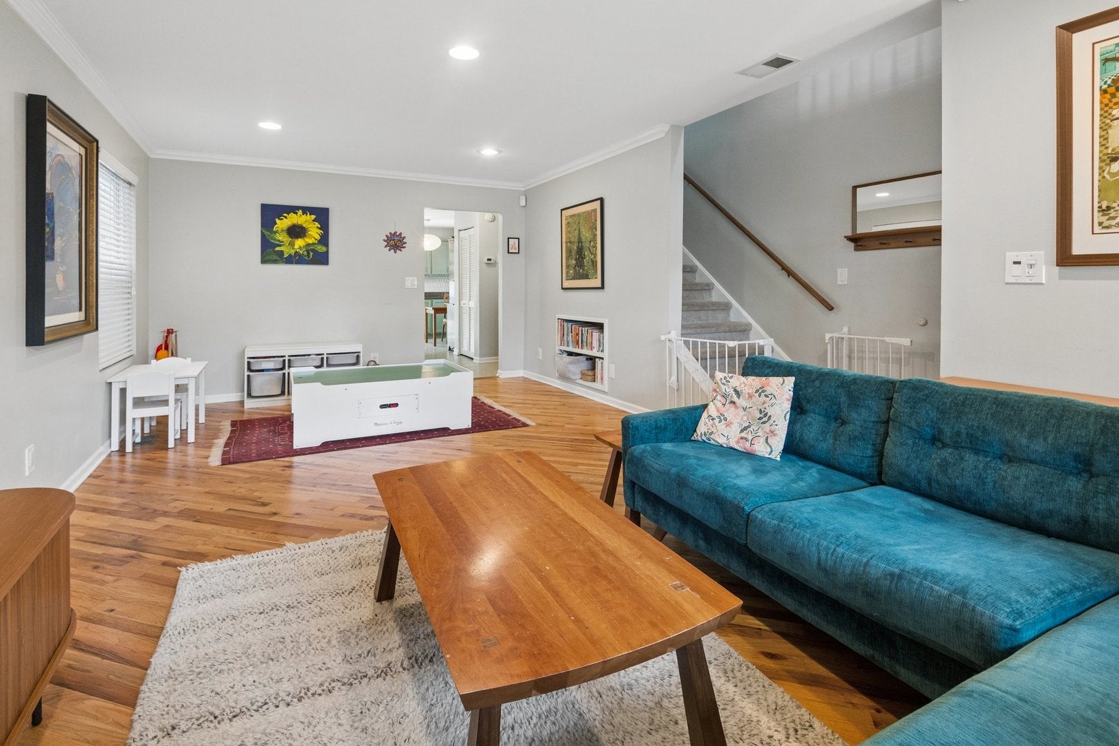 2529 W SHAKESPEARE Avenue
