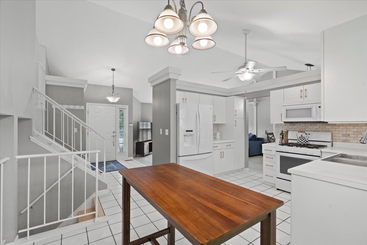 232 Lexington Court