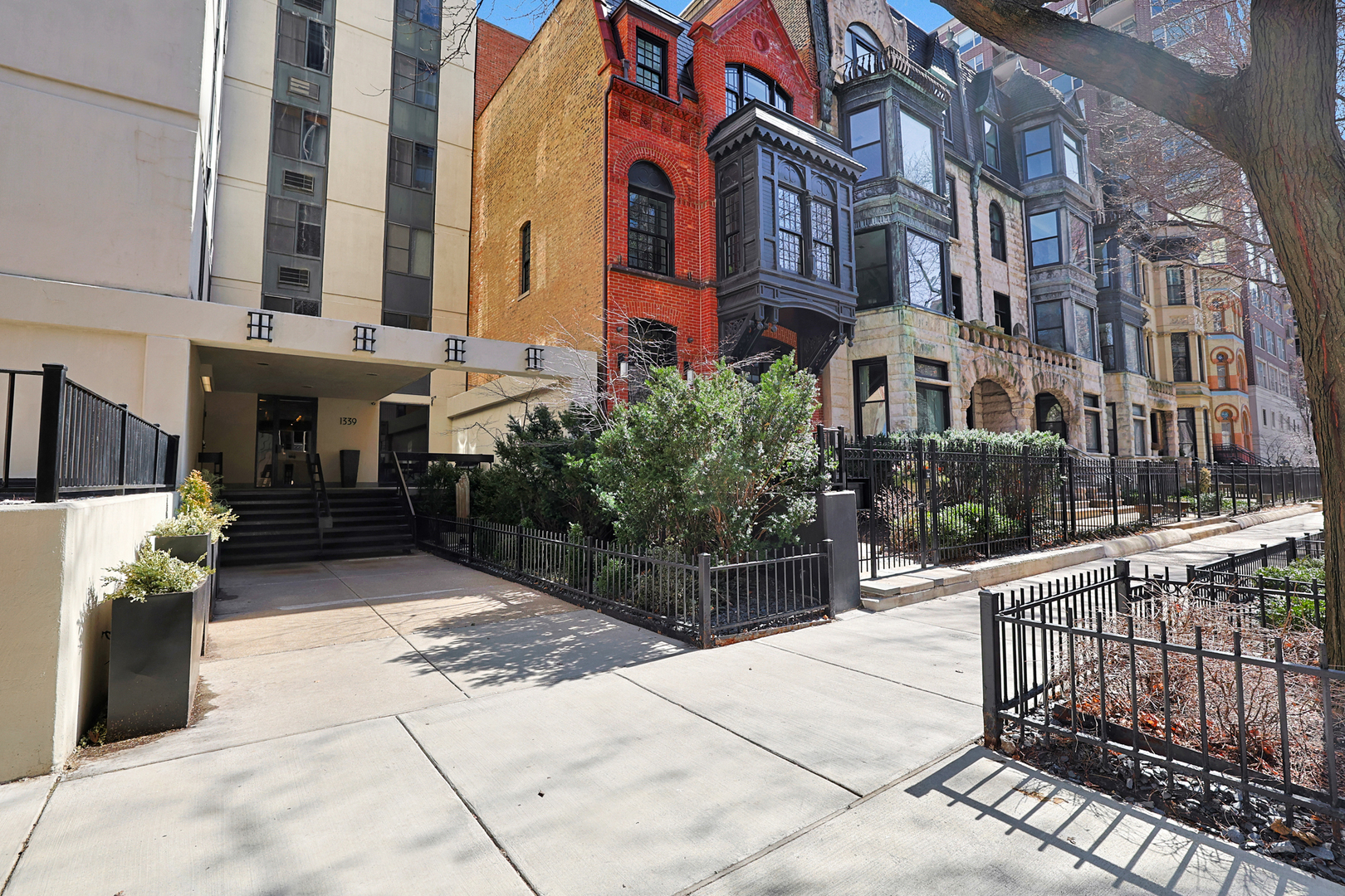 1339 N Dearborn Street 11B