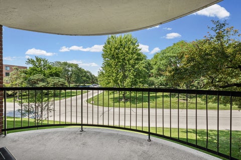 Tiny photo for 1605 E Central Road #211B, Arlington Heights, IL 60005 (MLS # 12765615)