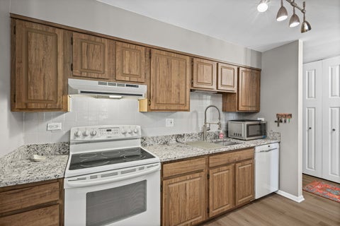 Tiny photo for 1605 E Central Road #211B, Arlington Heights, IL 60005 (MLS # 12765615)