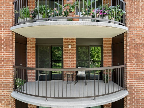 Tiny photo for 1605 E Central Road #211B, Arlington Heights, IL 60005 (MLS # 12765615)
